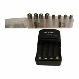 Batteriladdare med 8 batterier (4 AA - 4 AAA)
